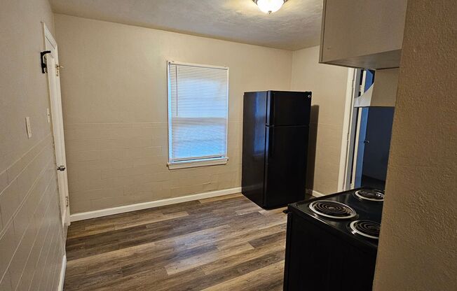 3 beds, 1 bath, $1,100