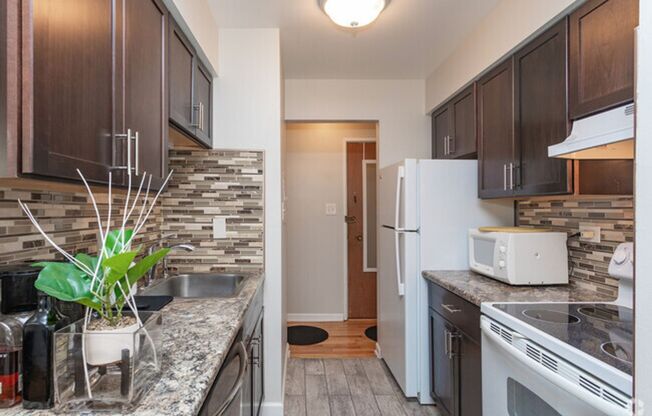 1 bed, 1 bath, $2,090, Unit 352