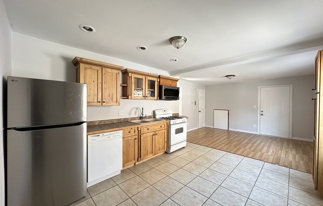 2458 CLYBOURN