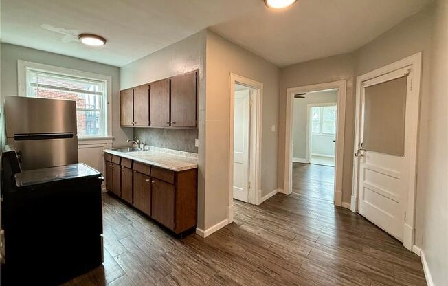 2 beds, 1 bath, 888 sqft, $1,000, Unit Lindenwood Avenue, Unit #A