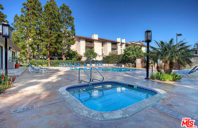 2BD Condo in Silicon Beach Area Available Soon!  Comes with Many Great Amenities!
