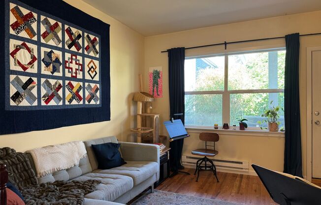 311 Aloha St, Seattle, WA 98109