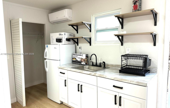 8235 SW 41 TER