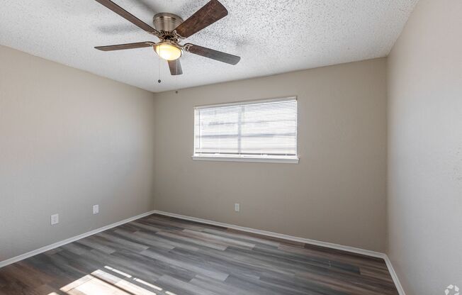 2 beds, 1 bath, 990 sqft, $845, Unit H6