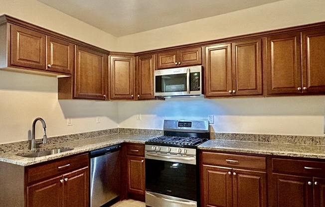 2 beds, 1 bath, $2,400, Unit 1