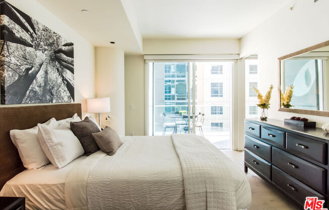 1 bed, 1 bath, 920 sqft, $3,990, Unit 4L