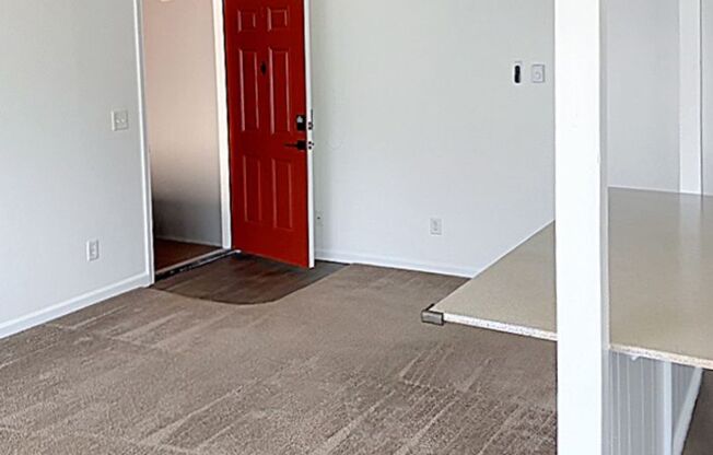 1 bed, 1 bath, 680 sqft, $1,330, Unit 56