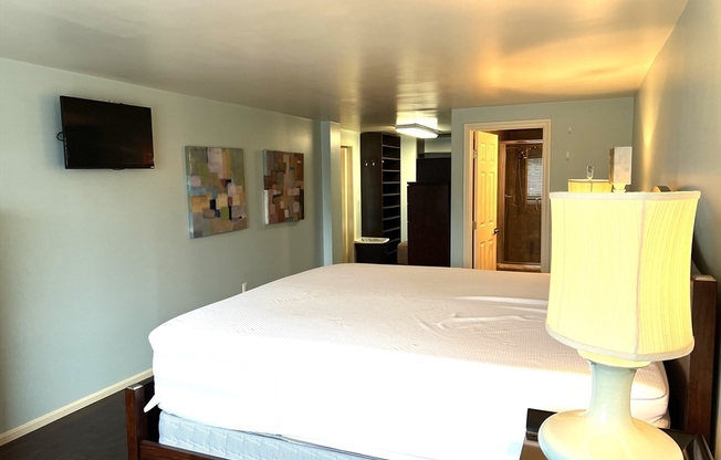 3 beds, 2 baths, 1,644 sqft, $3,800, Unit 711