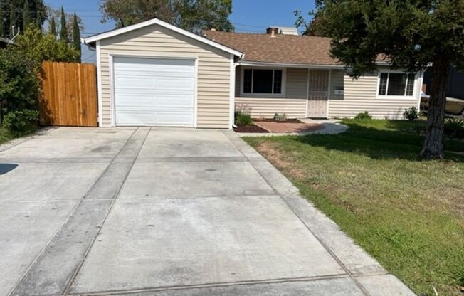 Spacious 2 bed 1bath home in the well desired Arden-Arcade Area!
