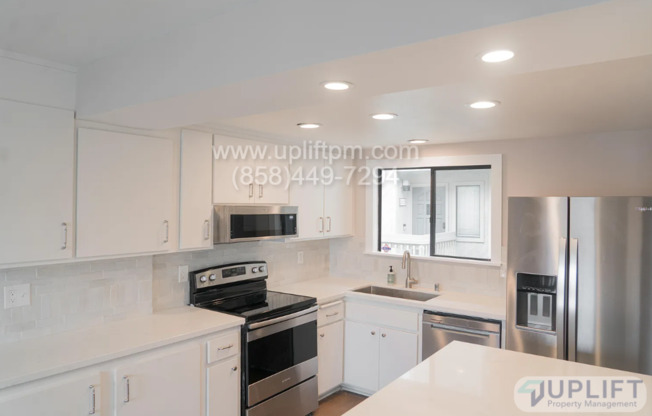 Spacious Townhome Just Minutes from the Beach!
