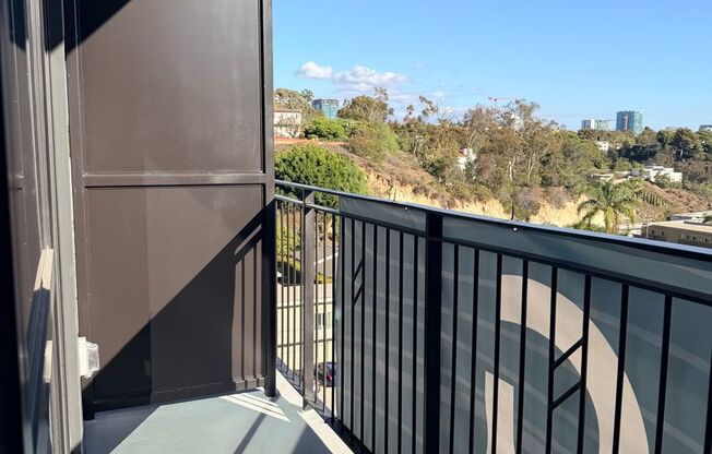 Studio, 1 bath, 422 sqft, $2,195, Unit 608