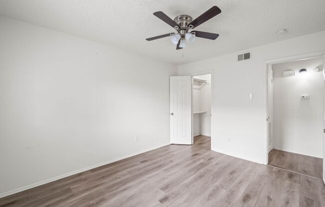 2 beds, 1 bath, 540 sqft, $795, Unit B