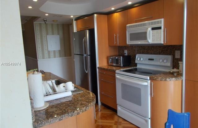 2 beds, 2 baths, $2,900