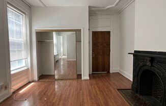 Studio, 1 bath, 400 sqft, $1,085, Unit 2R