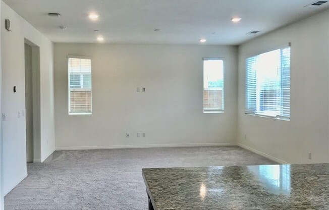 3142 E MT RAINIER DR