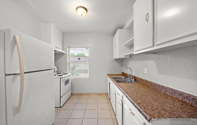 1 bed, 1 bath, 621 sqft, $800, Unit Unit 12 1/2