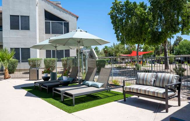 Village at Lakewood, Phoenix, Arizona photo of outdoor lounge area