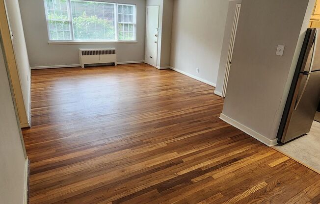 2 beds, 1 bath, 897 sqft, $2,335, Unit E-03