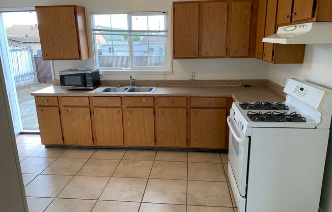 2 beds, 1 bath, $2,950