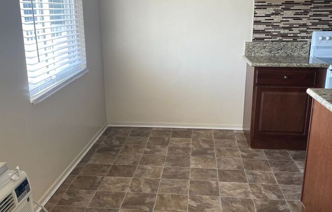 2 beds, 1 bath, 800 sqft, $1,995