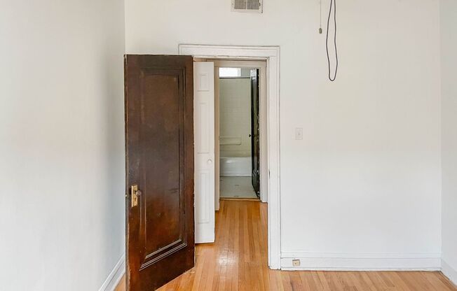 2 beds, 1 bath, 815 sqft, $2,095, Unit 4817-3B