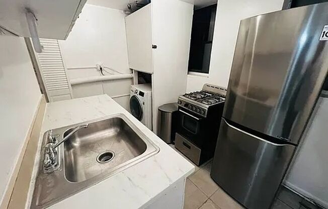 4 beds, 1.5 baths, $6,995, Unit Apt 5