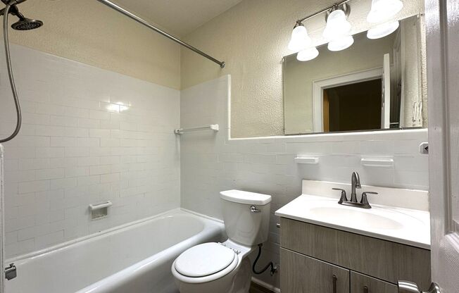 Studio, 1 bath, 450 sqft, $958, Unit Apt 307