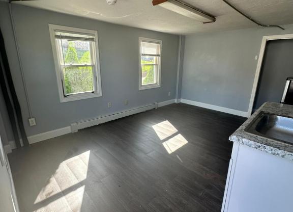 292 S MAIN ST