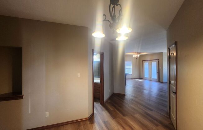 3 beds, 2 baths, $1,695