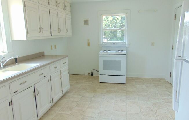 3 beds, 2 baths, $1,500