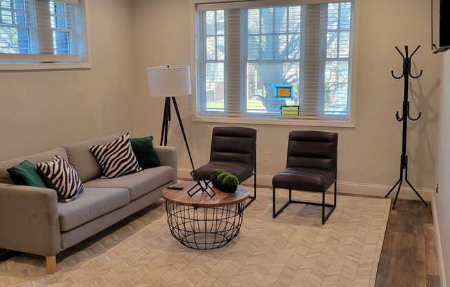 1 bed, 1 bath, 550 sqft, $1,195, Unit 1-2