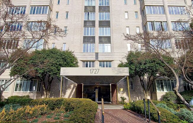 Furnished Studio Apt. in Dupont Circle. All Utilities Included...Available March 1s!