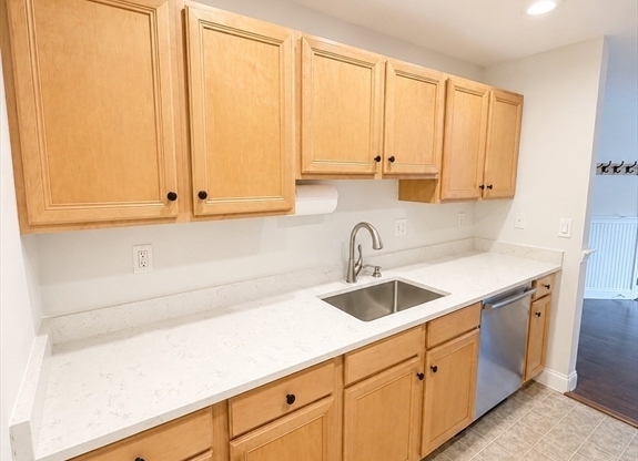 2 beds, 1 bath, 980 sqft, $2,300, Unit 3402