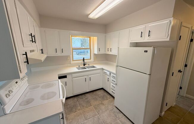 2 beds, 1 bath, 1,000 sqft, $795, Unit 3