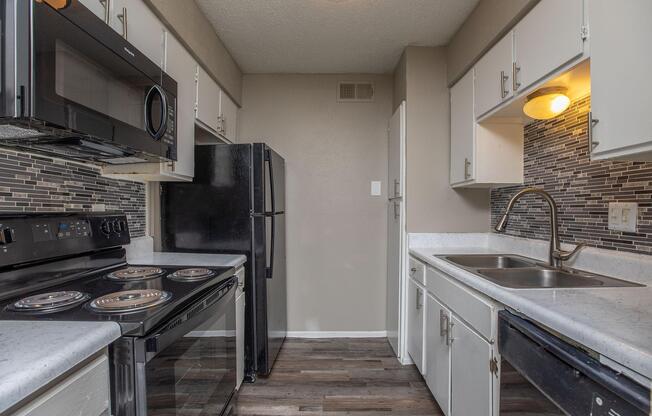 1 bed, 1 bath, 780 sqft, $1,095