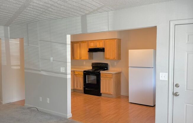 2 beds, 1 bath, 839 sqft, $1,395, Unit 34