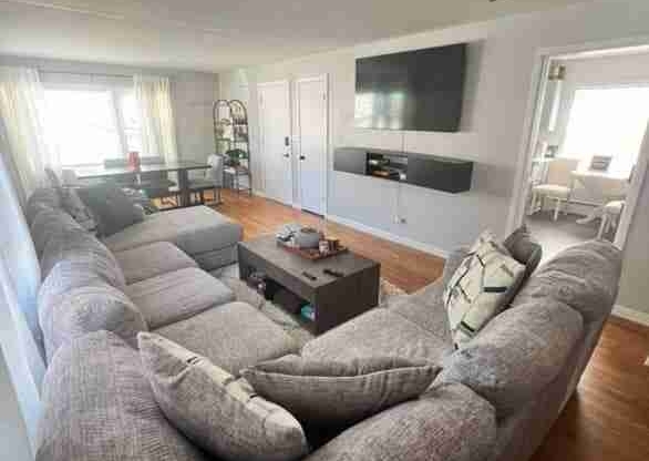 7441 W ISHAM