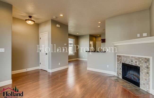 Charming 3-Bedroom End-Unit Townhouse in Prime Bethany Location