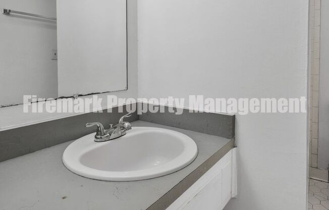 2 beds, 1.5 baths, $1,299, Unit 7