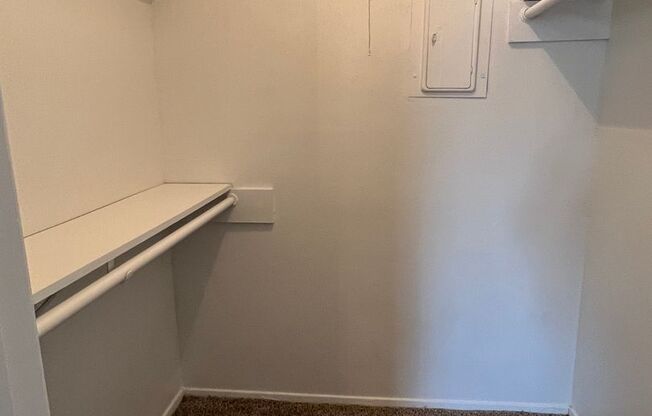 2 beds, 1 bath, 859 sqft, $1,050, Unit 01-005