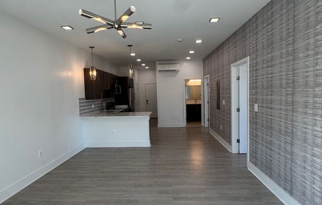 2 beds, 2 baths, 839 sqft, $1,600, Unit 400