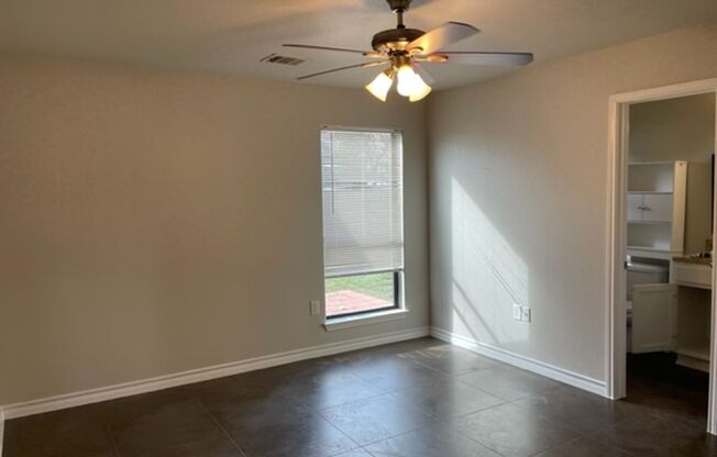 3 beds, 2 baths, 1,400 sqft, $1,595