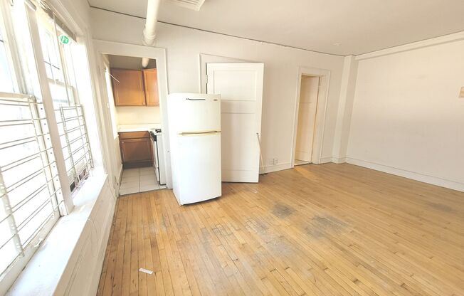 Studio, 1 bath, $795, Unit 103