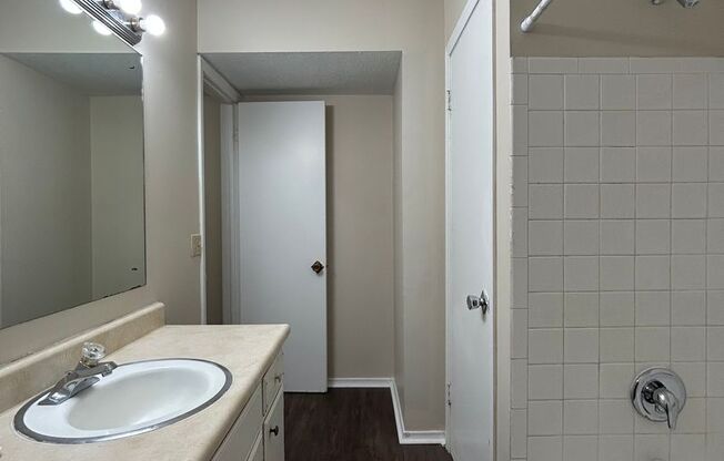 2 beds, 2 baths, 1,200 sqft, $975, Unit #10