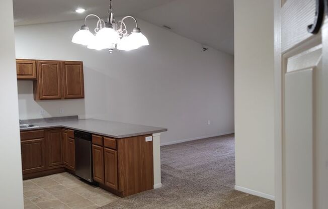 2 beds, 1 bath, $1,130