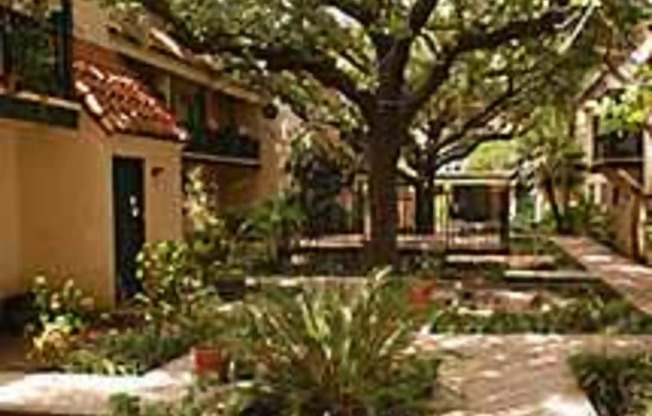 2900 Briarhurst Dr