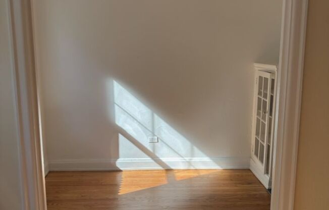 Studio, 1 bath, 301 sqft, $1,400, Unit Wellington 205