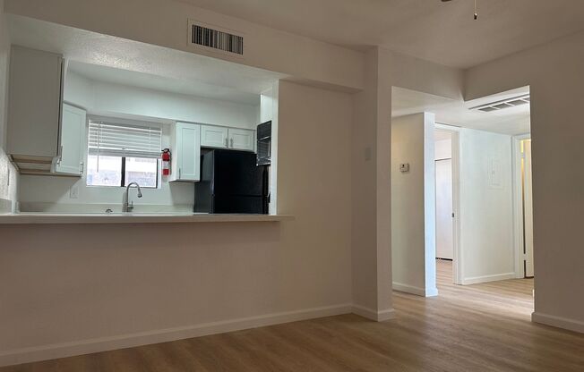 2 beds, 1 bath, $1,300