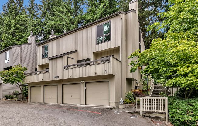 Renovated 3BR Townhouse in Desirable Lakeview Neighborhood!!