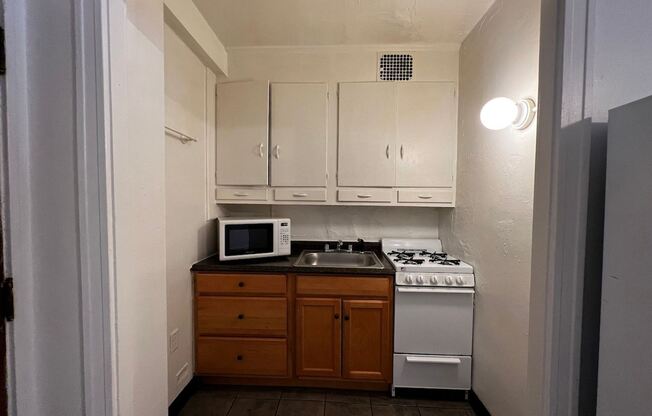 4066 Lindell Blvd. #408